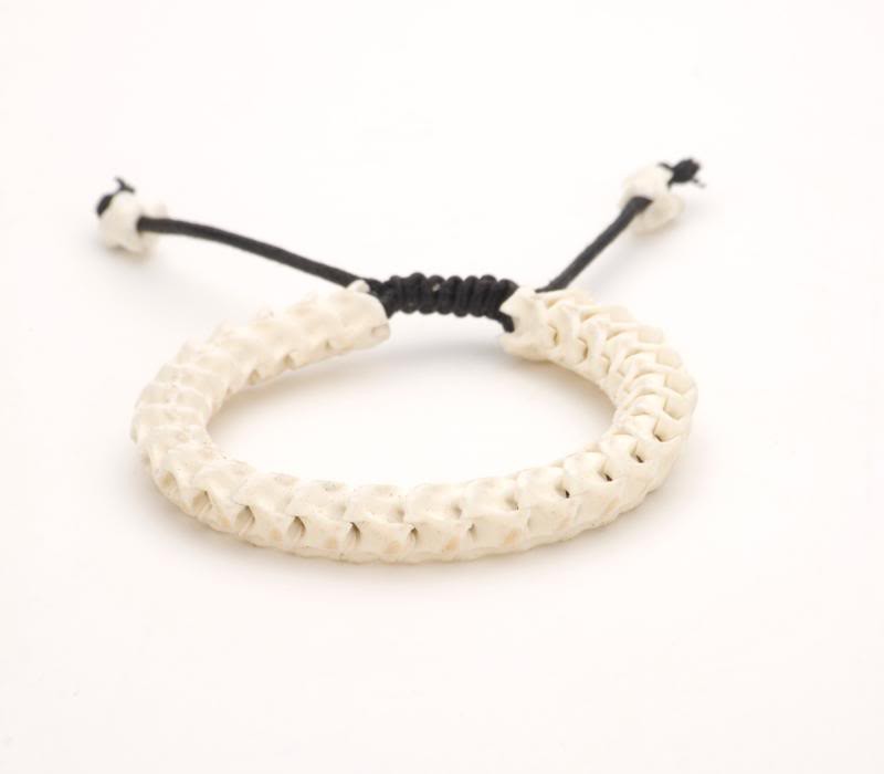 Браслет из позвоночника кобры