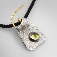 Кулон из серебра с хризолитом Кулон из серебра с хризолитом