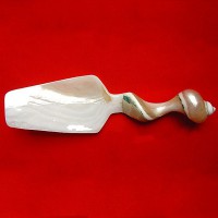 Десертный нож из перламутровой раковины