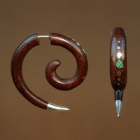 Серьга обманка из палисандра с малахитом