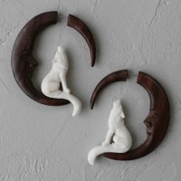 Серьга-обманка из дерева и кости буйвола