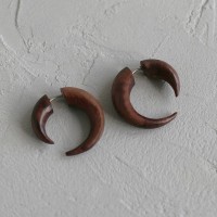 Серьга обманка из дерева