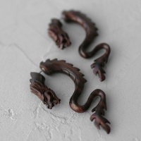 Серьга обманка из дерева
