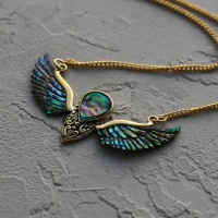 Подвеска в форме крыльев из раковины пауа