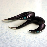 Серьга обманка из чёрного дерева и бирюзы