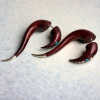 Серьга обманка из палисандра с бирюзой