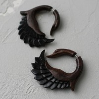 Серьги-обманки из дерева и рога буйвола