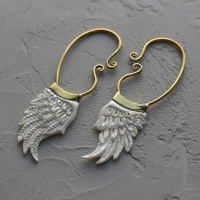 Серьга-Кафф из кости и латуни