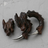 Серьга-обманка из палисандра в форме дракона