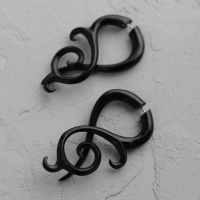 Серьга из рога